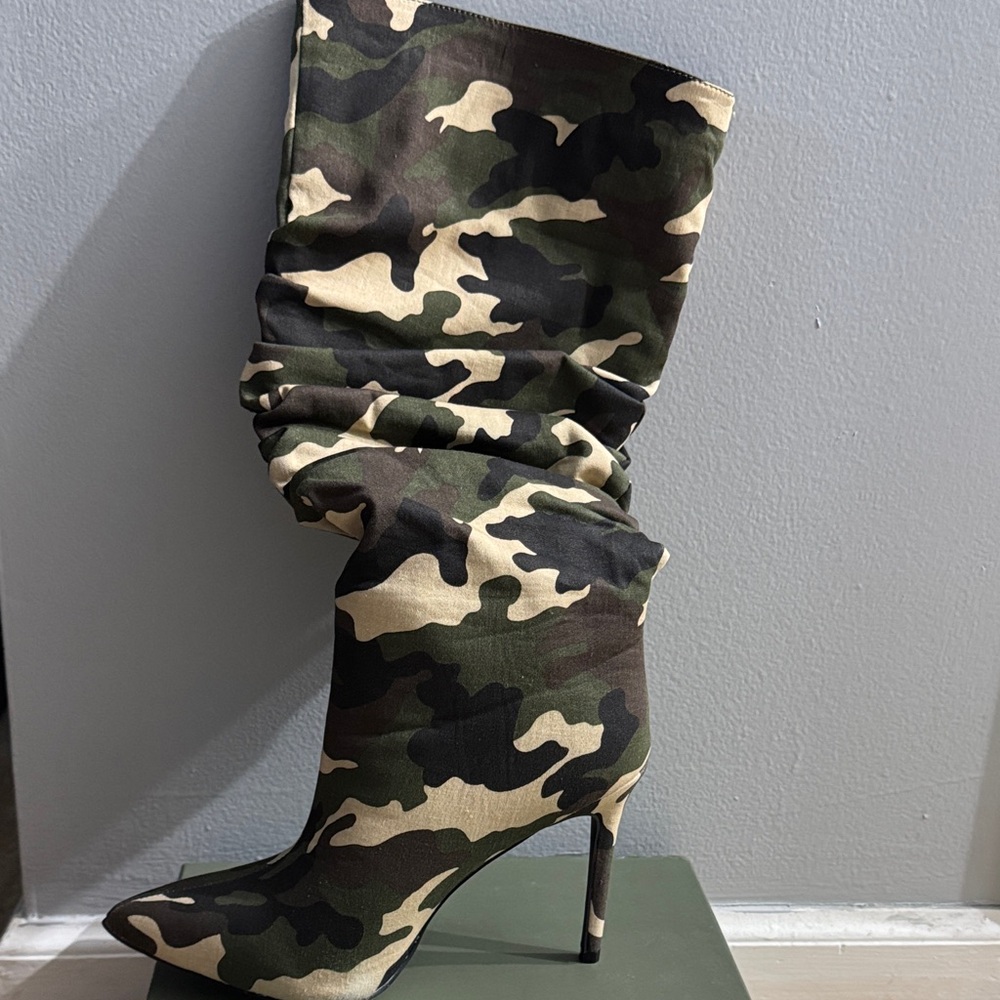 Camouflage Stiletto Boots (with earrings)